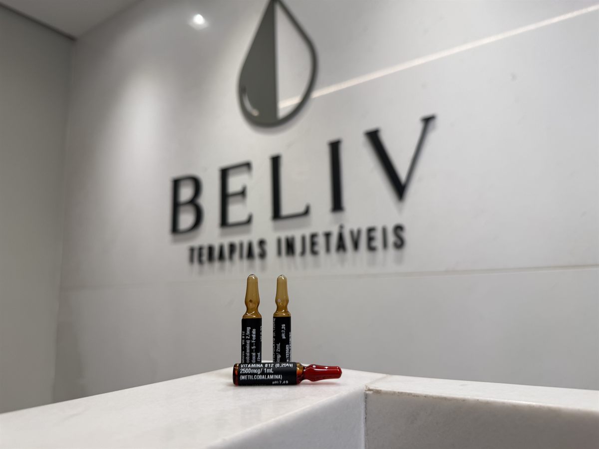 Ampolas de vitaminas e a identidade visual da Beliv