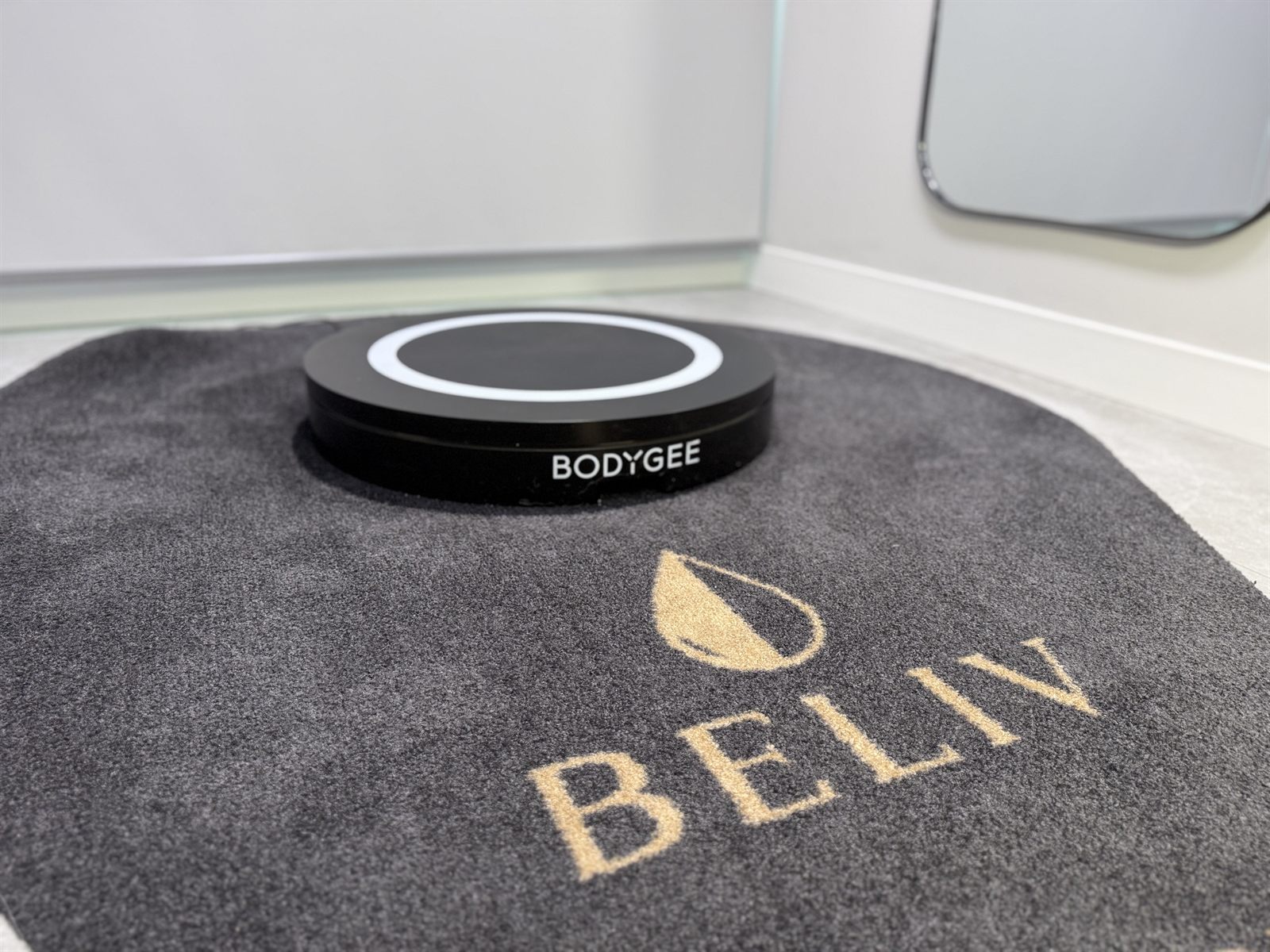Equipamento Bodygee de avaliação corporal em 3D na Beliv